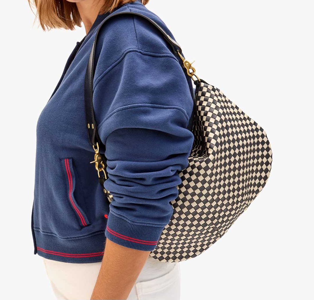 Moyen Messenger - Clare V