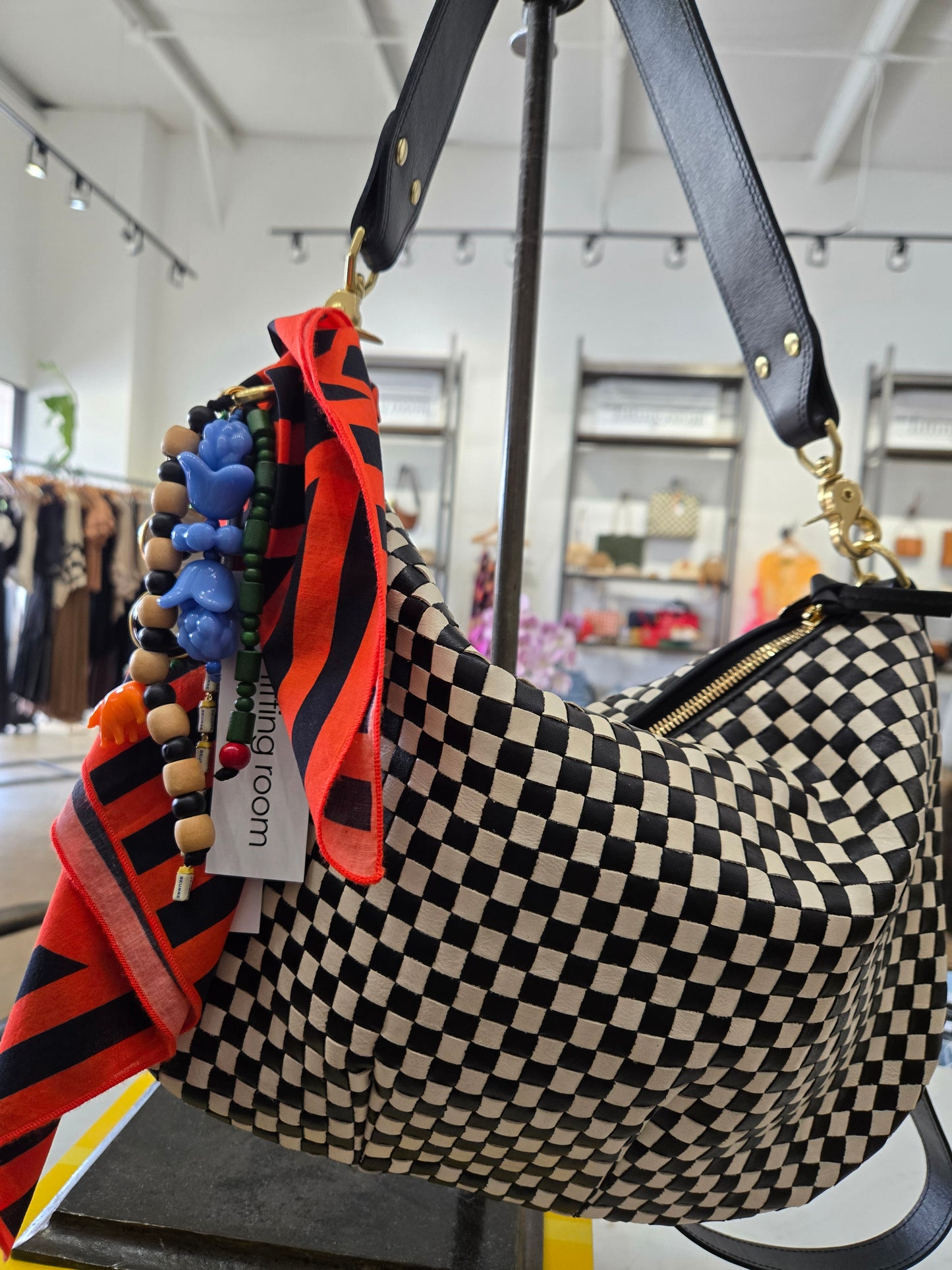 Moyen Messenger - Clare V